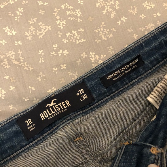 Hollister Shape Love Jeans - Picture 5 of 6